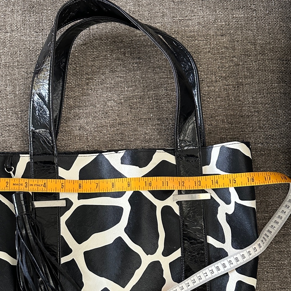 Stylish Black and White Tote Bag - Picture 5 of 16